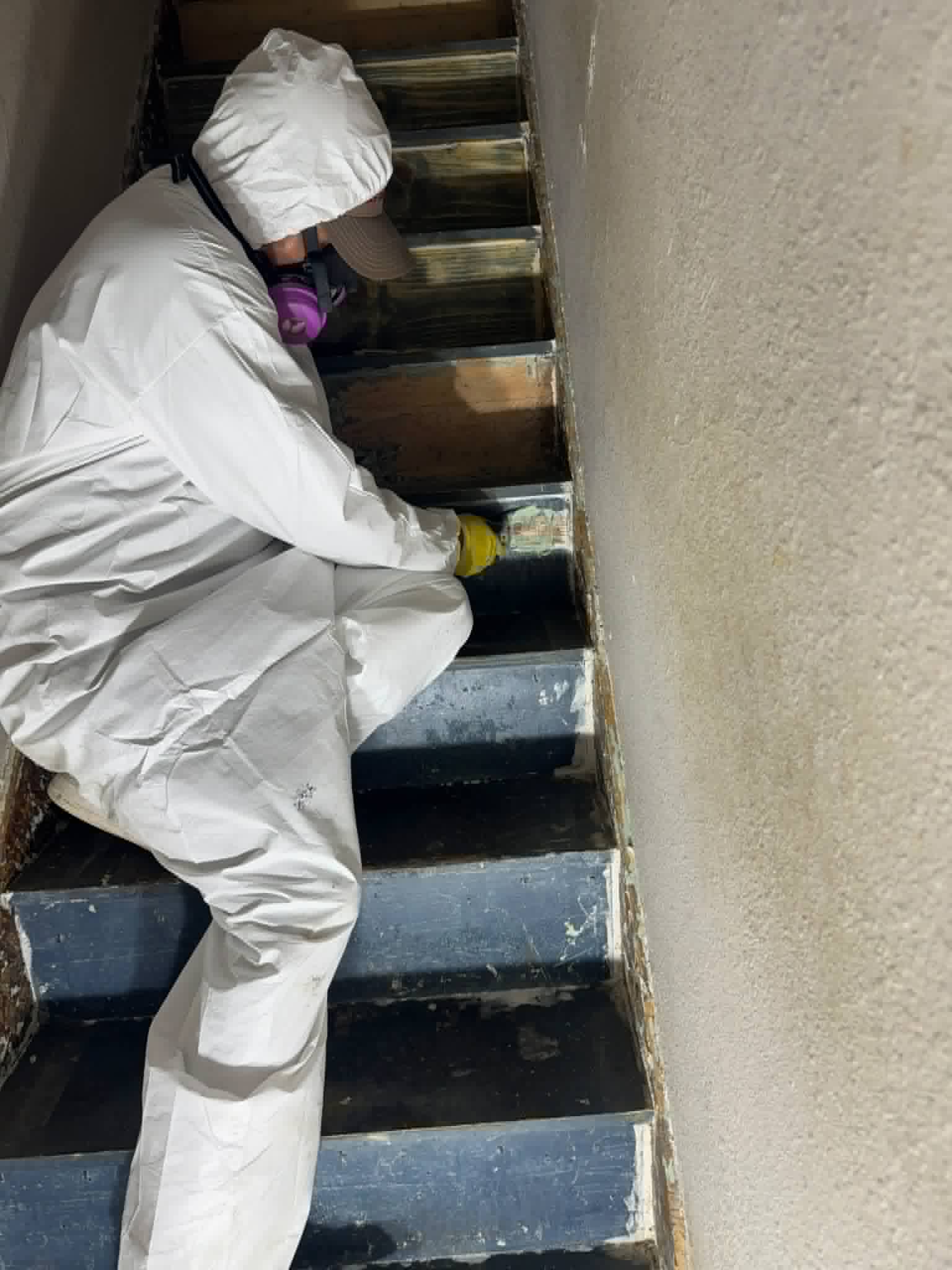 Lead-safe containment set-up by AC Construction & More